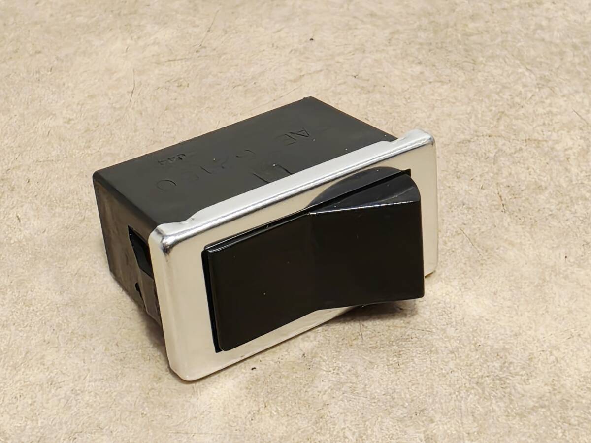 ルノー/プジョー 旧車用汎用スイッチ01拍卖