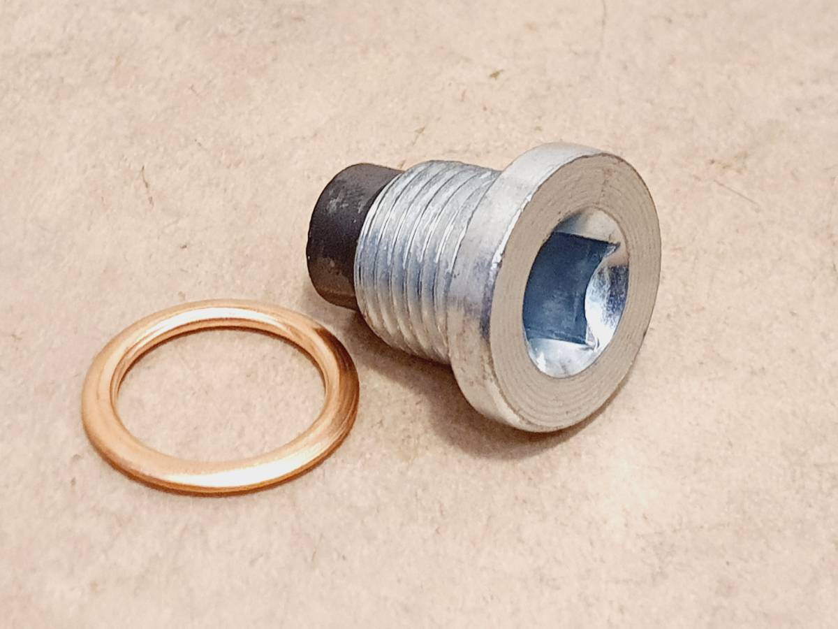 ルノー・4 キャトル ドレンボルトマグネット付き拍卖