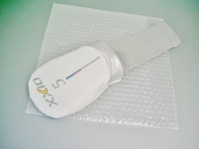 送料込み 未使用 XXIO ゼクシオ 13 レディース 合皮×ニット素材 細ストライプ 白シルバー 5W用カバー拍卖