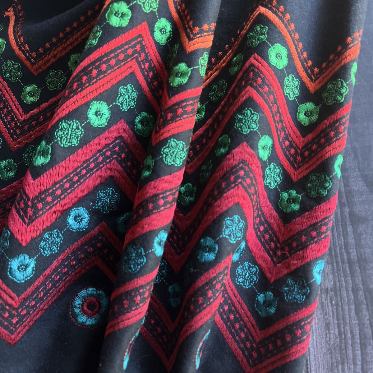 圧縮ウール混生地 刺繍生地 ブラック 幅130×150cm延長可拍卖