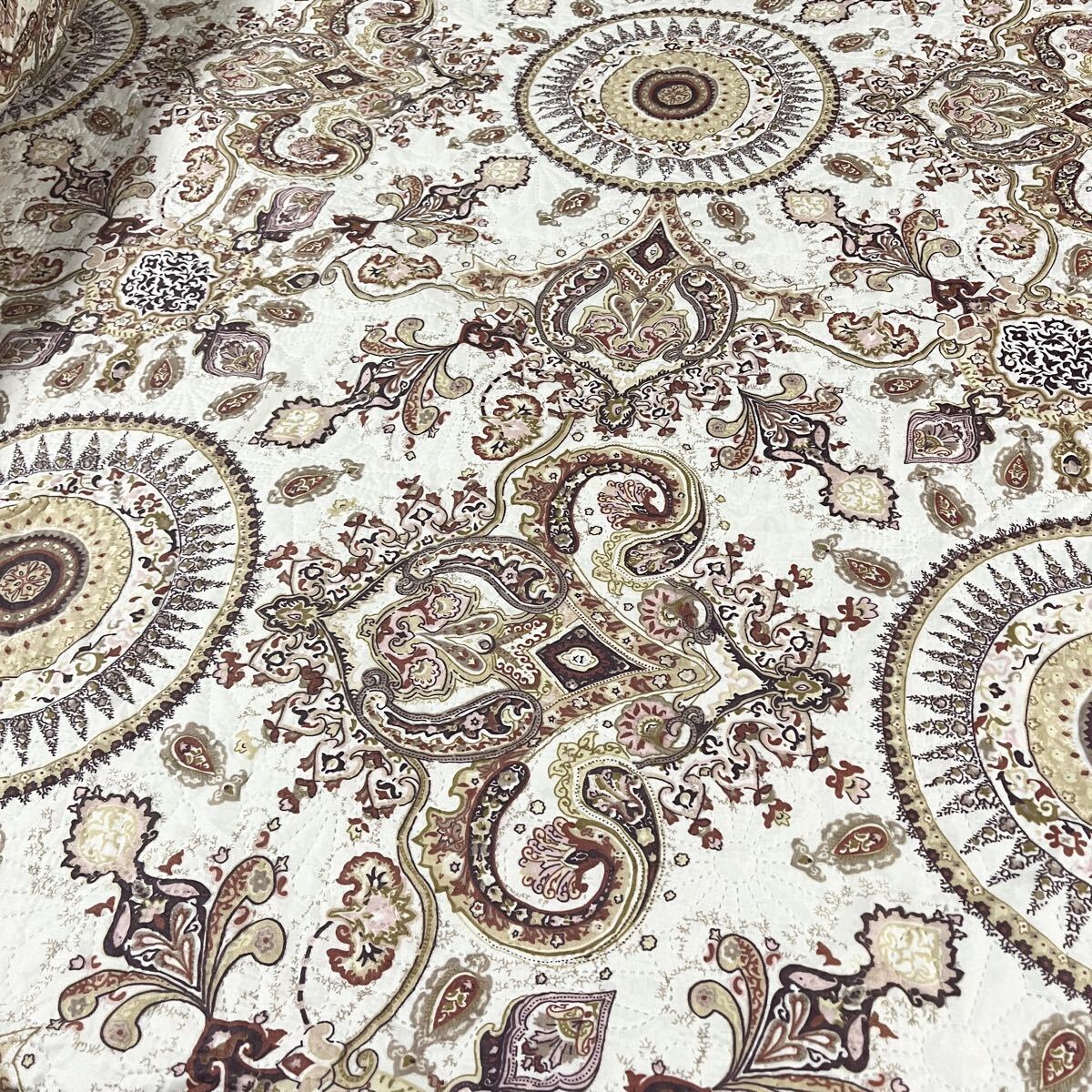 片耳なしキルト芯入り ペイズリー柄大判幅130cm×130cm拍卖