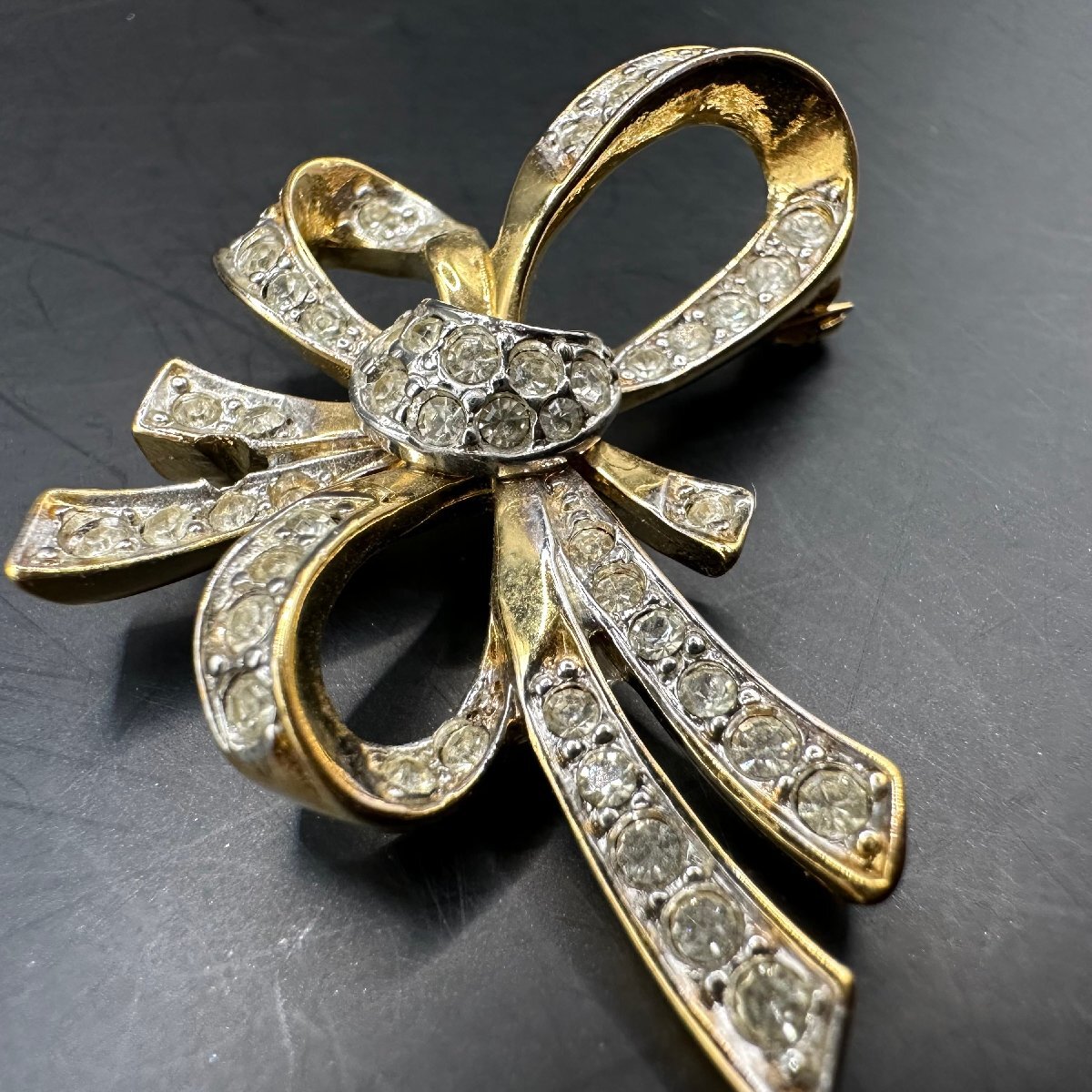 q182 美品 ヴィンテージ NINA RICCI ニナリッチ ブローチ リボンモチーフ コサージュ アクセサリー小物拍卖