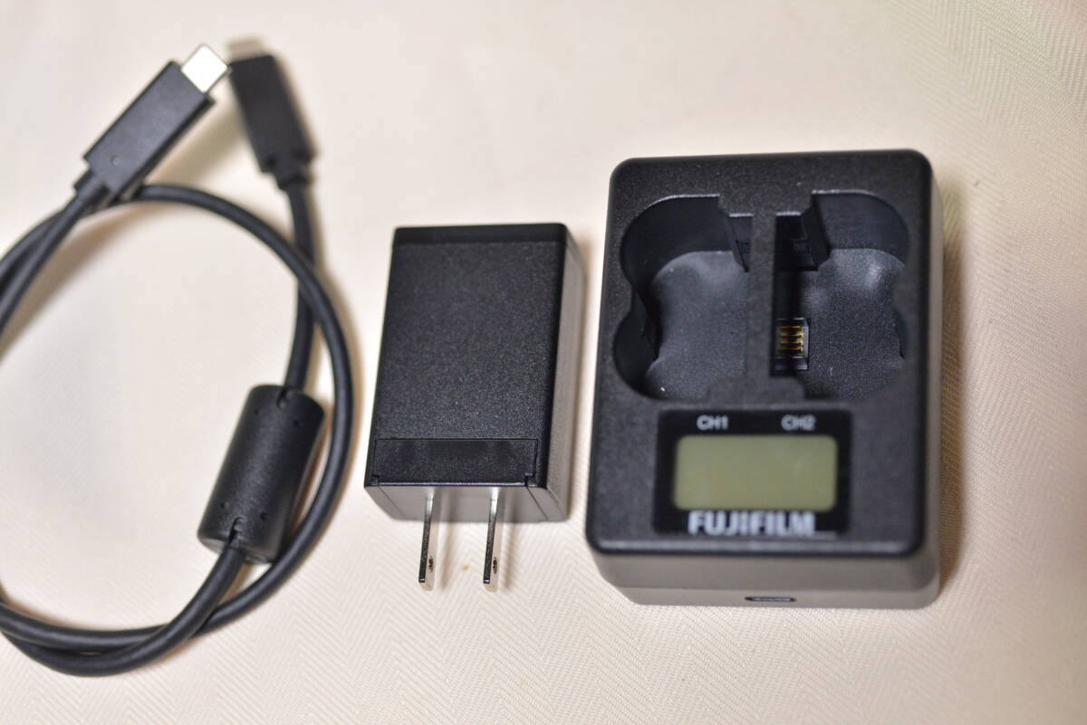 富士フイルム FUJIFILM デュアルバッテリーチャージャー BC-W235拍卖