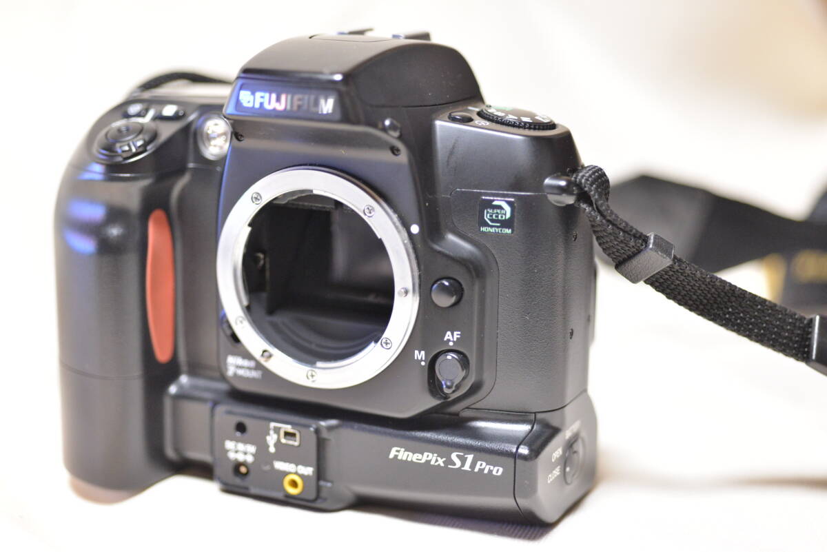 FUJIFILM 富士フイルムデジタル一眼 FinePix S1 Pro ボディ -440拍卖