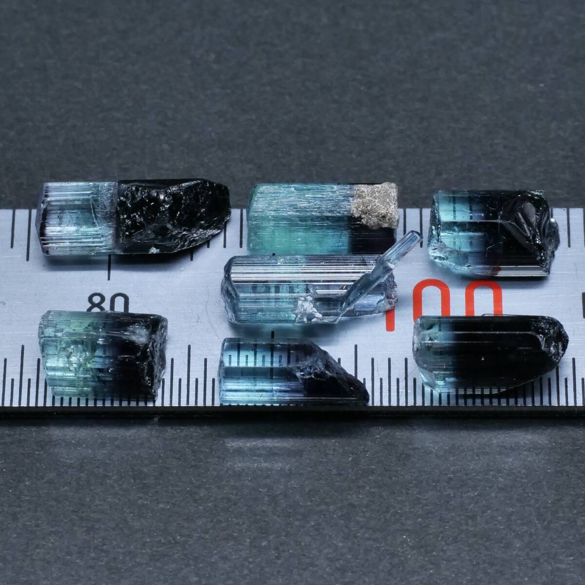 訳あり【鉱物 標本 リチア電気石 結晶 原石 】アフガニスタン エルバイト ブルーキャップトルマリン 7本拍卖