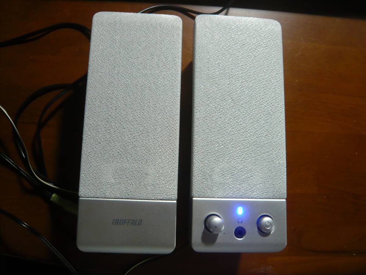 バッファロ- パソコン用 マルチメディアステレオスピーカ-【 BUFFALO BSSP27V Series 】動作品中古 USB電源 3.5Φ(ミニ) プラグ 1W拍卖