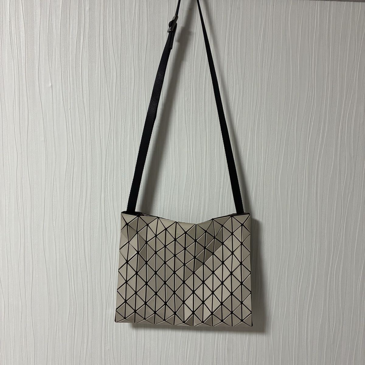 BAOBAO ISSEY MIYAKE バオバオ イッセイミヤケ ROW METALLIC BB93-AG463 ショルダーバッグ グレー a1316拍卖