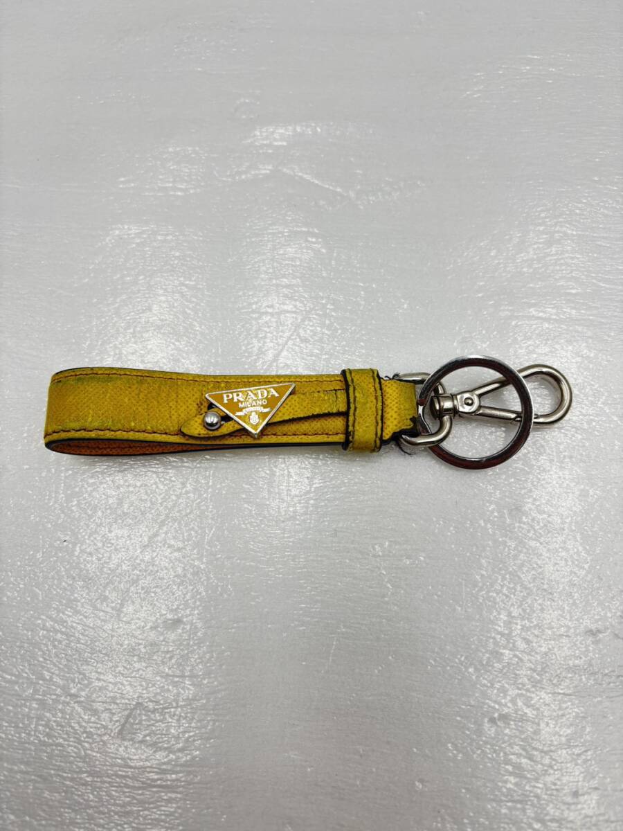 PRADA プラダ サフィアーノ キーリング キーホルダー レザー イエロー 三角ロゴ拍卖