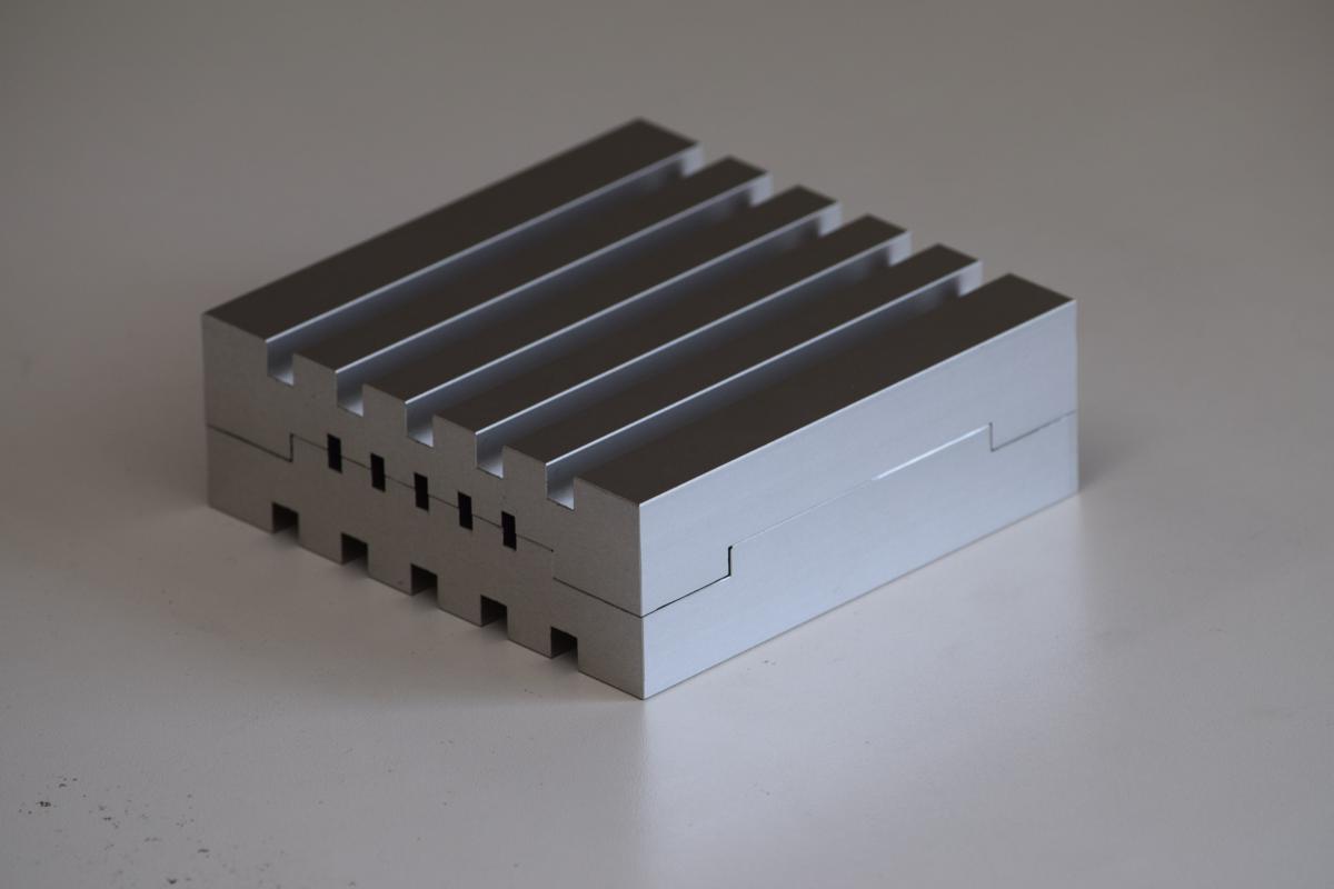 値下げ!!★コードコレクター cc001 多数のコードをきれいに集約できます★ 新品商品、上下セット!!三重県拍卖