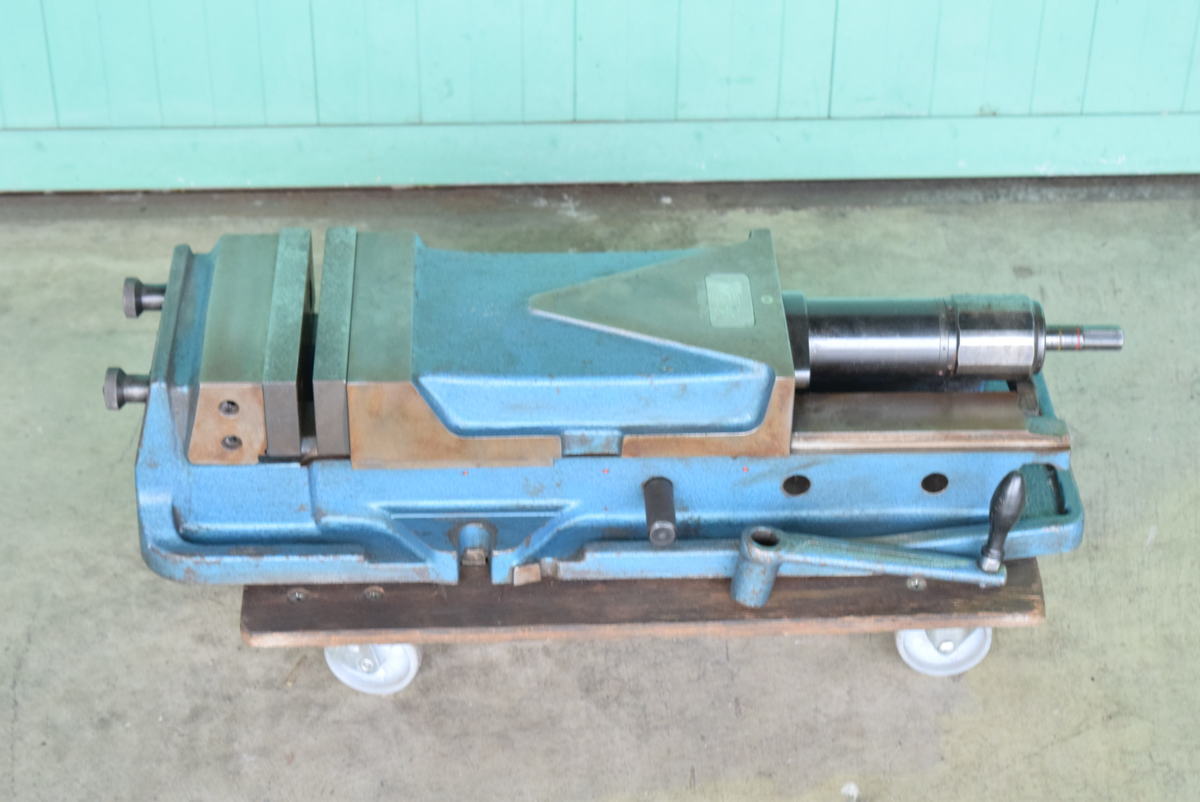 大幅値下げ【ナベヤ】精密マシンバイス LTH3P200 点検、清掃済み!!三重県拍卖