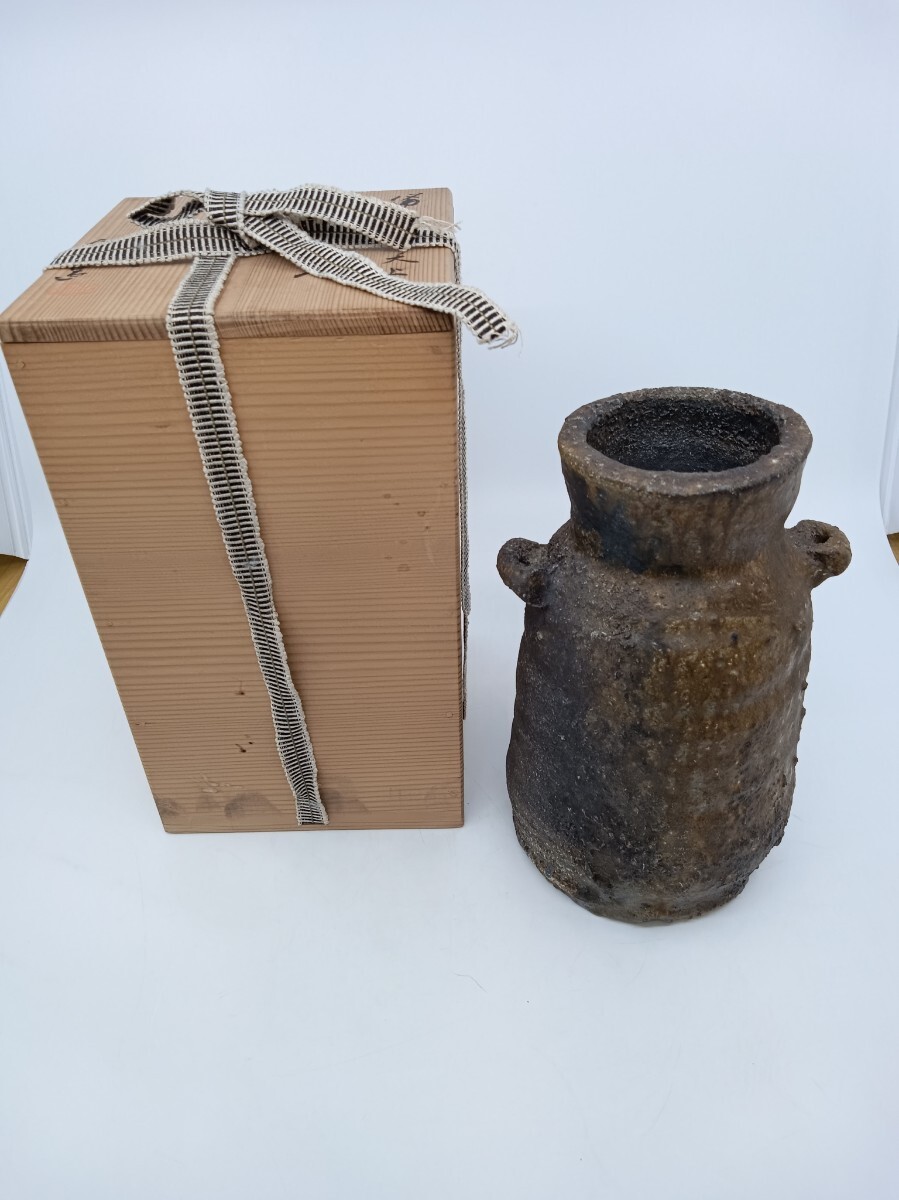 西川政美造 備前 竹子窯 耳付花入 共箱付き拍卖