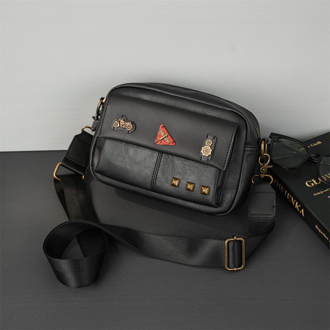 ワンショルダーバッグ メンズ 斜めがけ ポシェット サコッシュ スマホポーチ PU革 トラベル オシャレ 男鞄 カジュアル デイリー拍卖