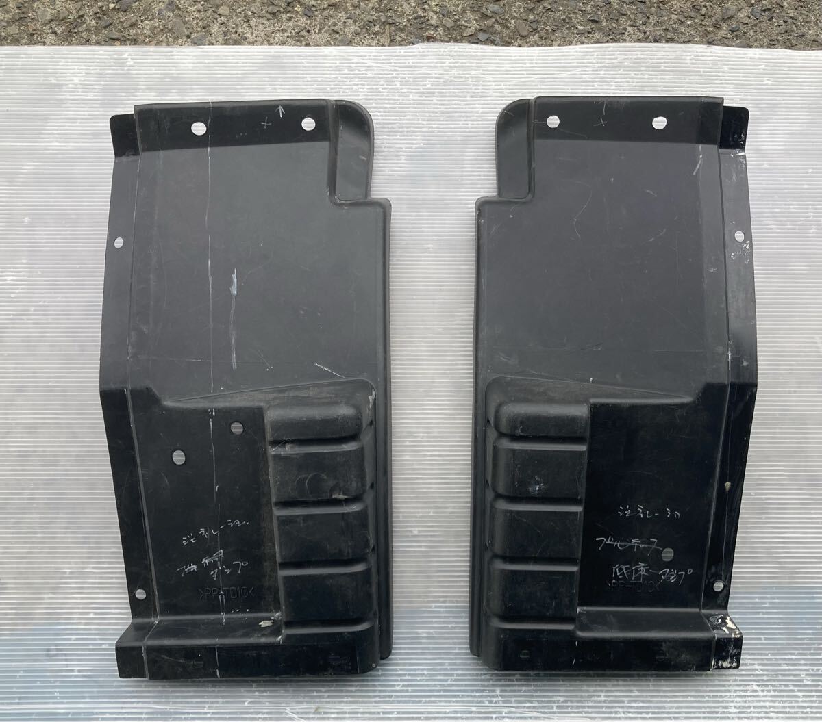 キズ、汚れ有り特価! フソウ 2t ジェネレーションキャンター 純正 マッドガード 拍卖