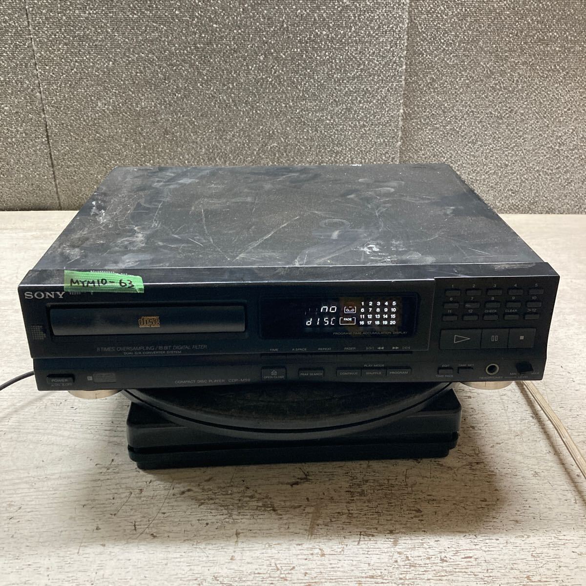 MYM10-63 激安 SONY COMPACT DISC PLAYER CDP-M59 通電、電源オン、オフOK 中古現状品 ※3回再出品で処分拍卖