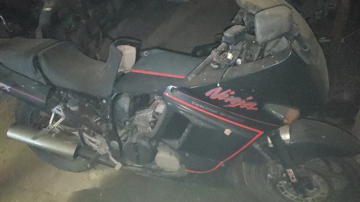 gpx400r ジャンク 書類なし 鍵あり拍卖