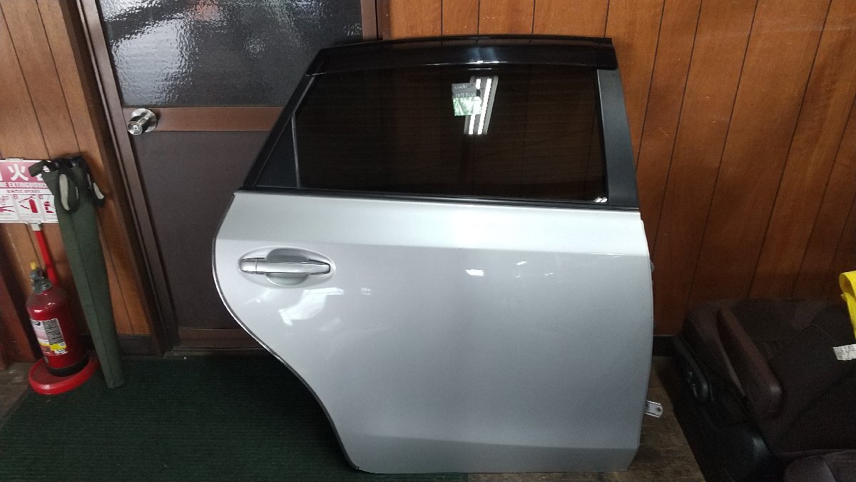 TOYOTA ZVW41 プリウスα 運転席側 リアドア 右リアドア R ドア 1F7拍卖