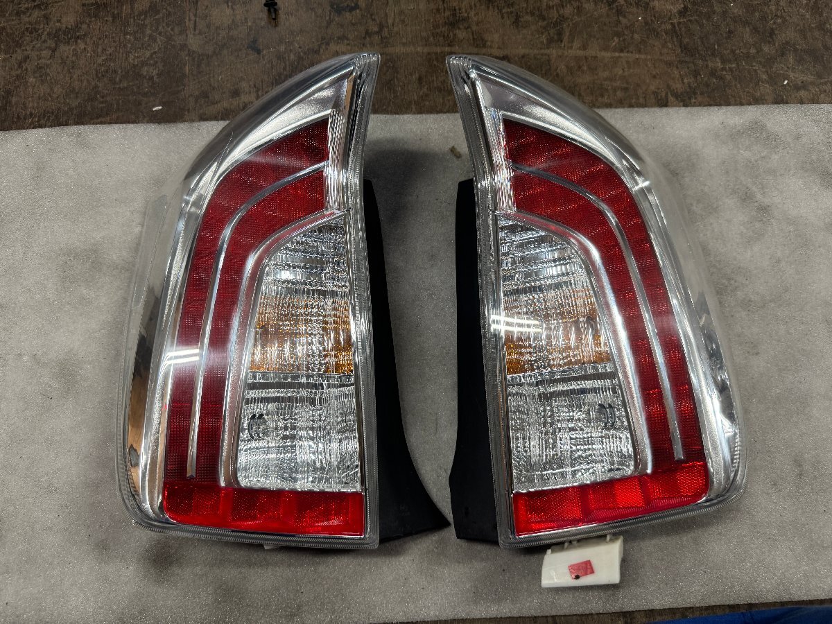 TOYOTA ZVW30 プリウス テールライト テールランプ L R 左右 セット 純正 拍卖