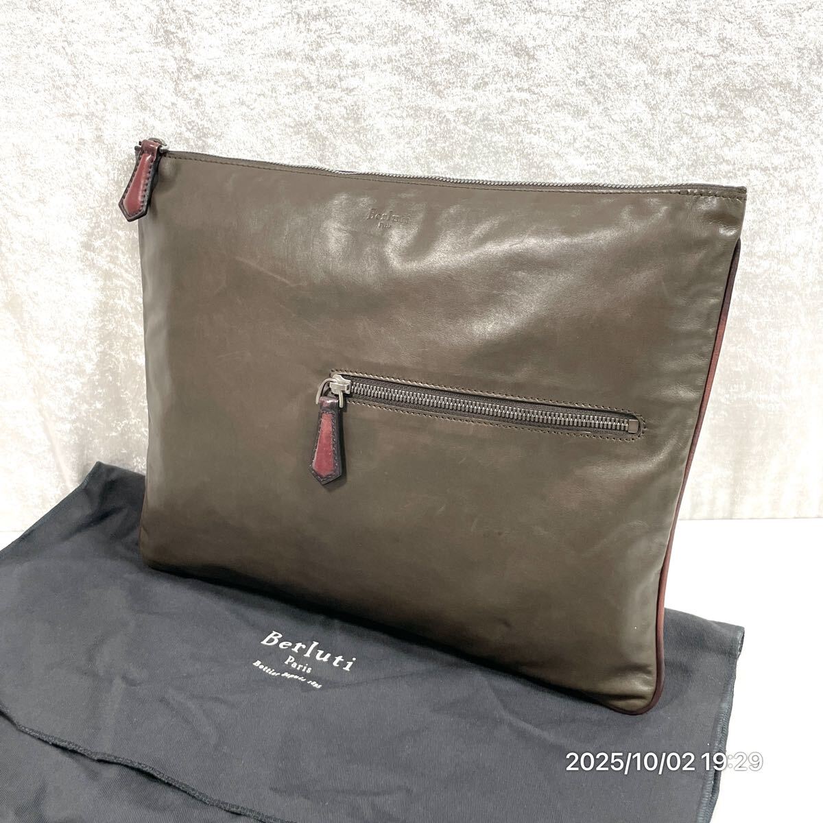 Berluti ベルルッティ カリグラフィ ブランドロゴ ブラウン系カラー レザー 革 セカンドバッグ クラッチバッグ かばん 鞄拍卖