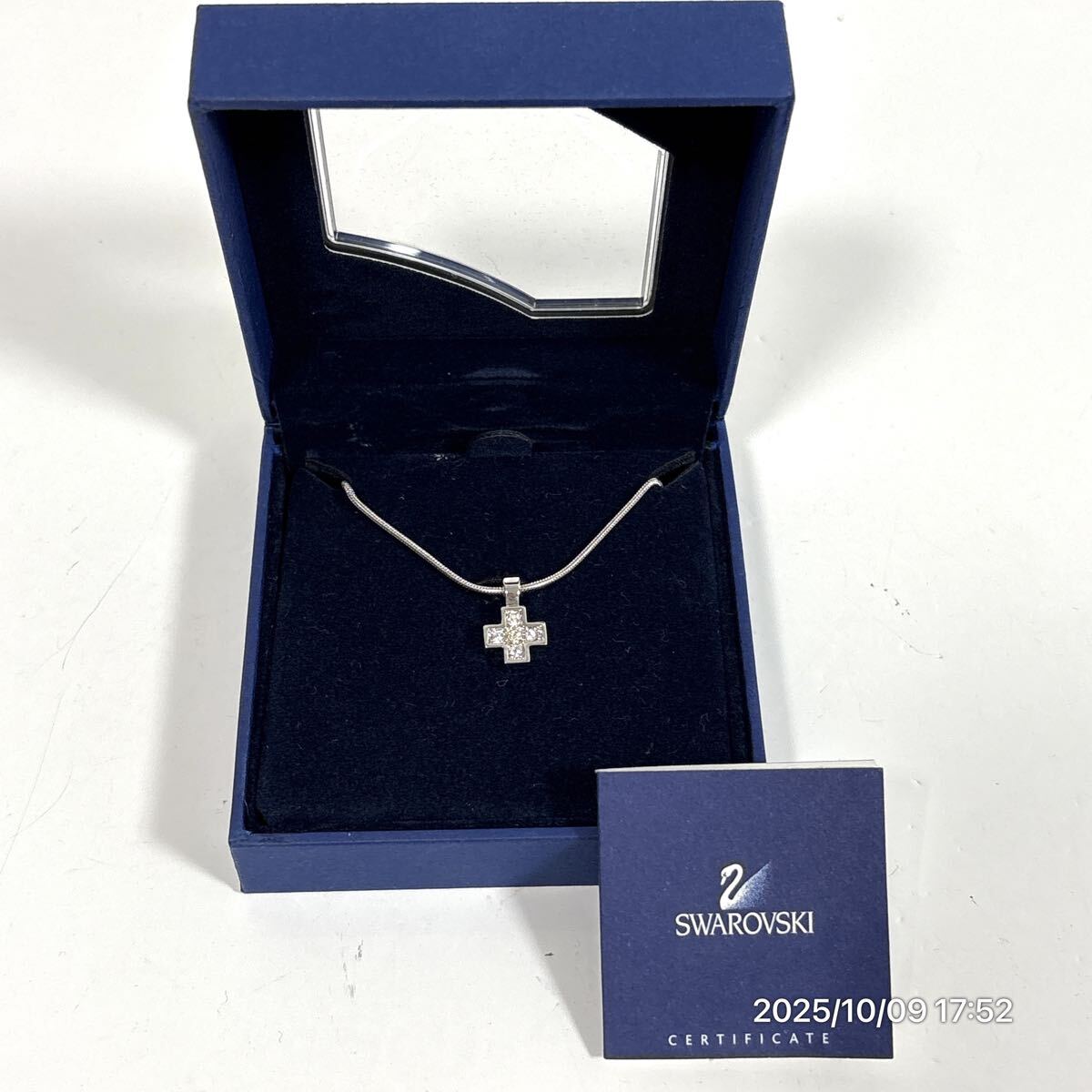 SWAROVSKI スワロフスキー クロスモチーフ 十字 クリスタル ラインストーン シルバーカラー ネックレス アクセサリー 装飾品 箱付き拍卖