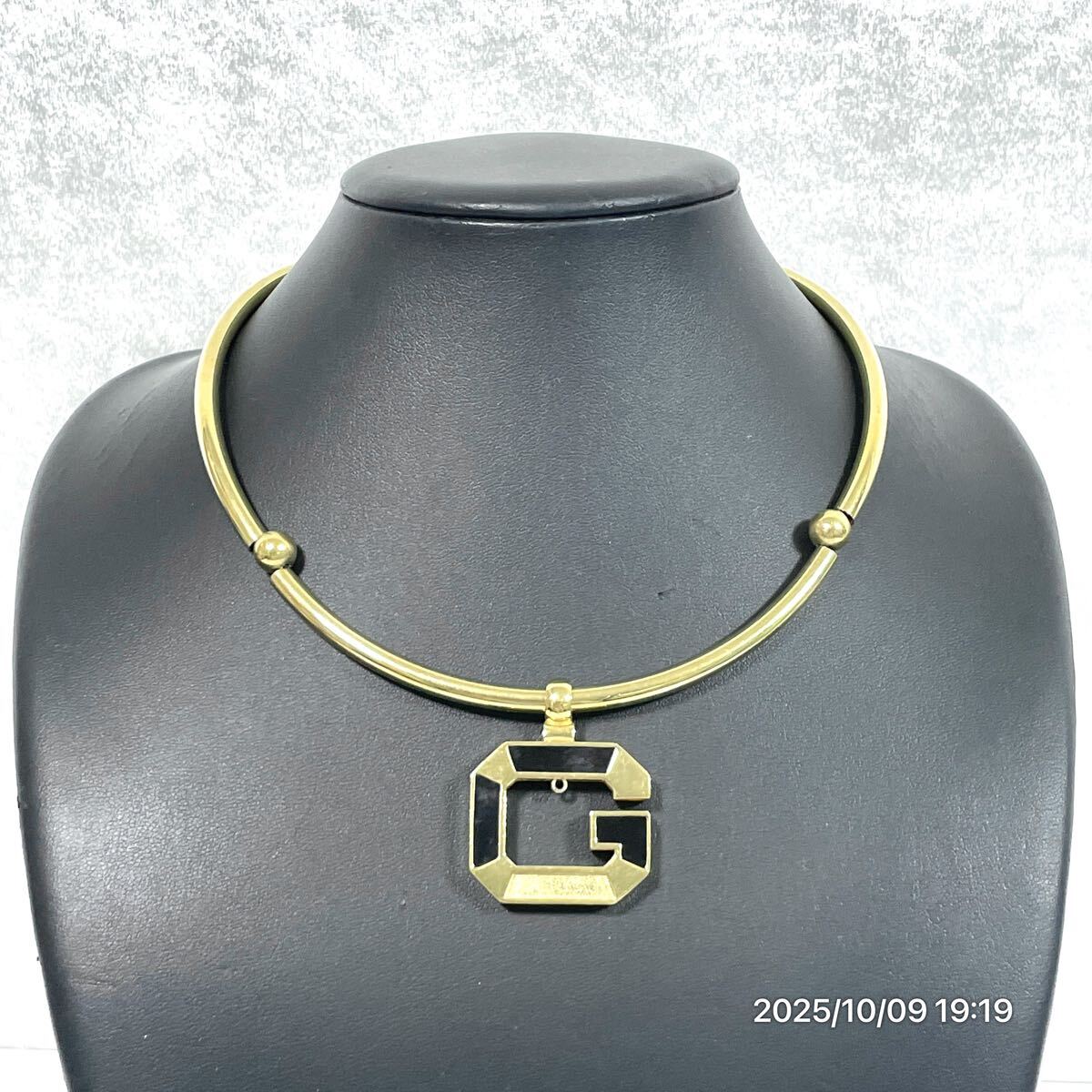 vintage 豪華 GIVENCHY ジバンシー Gロゴモチーフ ゴールド×ブラックカラー ネックレス ペンダント チョーカー アクセサリー 装飾品拍卖