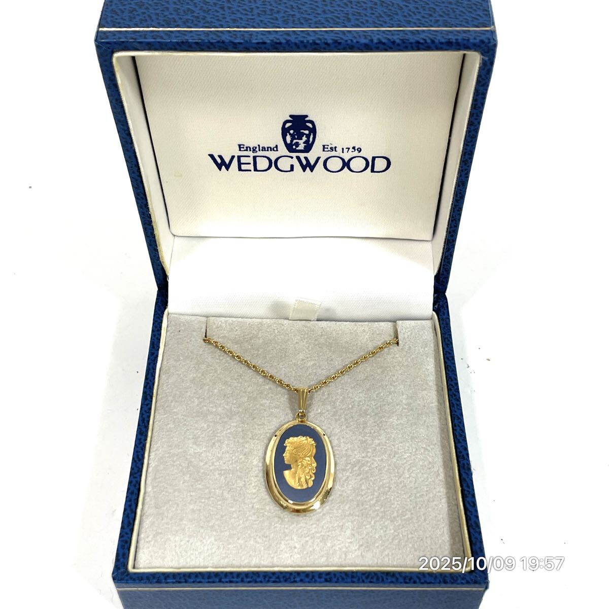 美品 WEDGWOOD ウェッジウッド 女性モチーフ カメオ ゴールド×ブルー系カラー ネックレス ペンダント アクセサリー装飾品 箱付き拍卖
