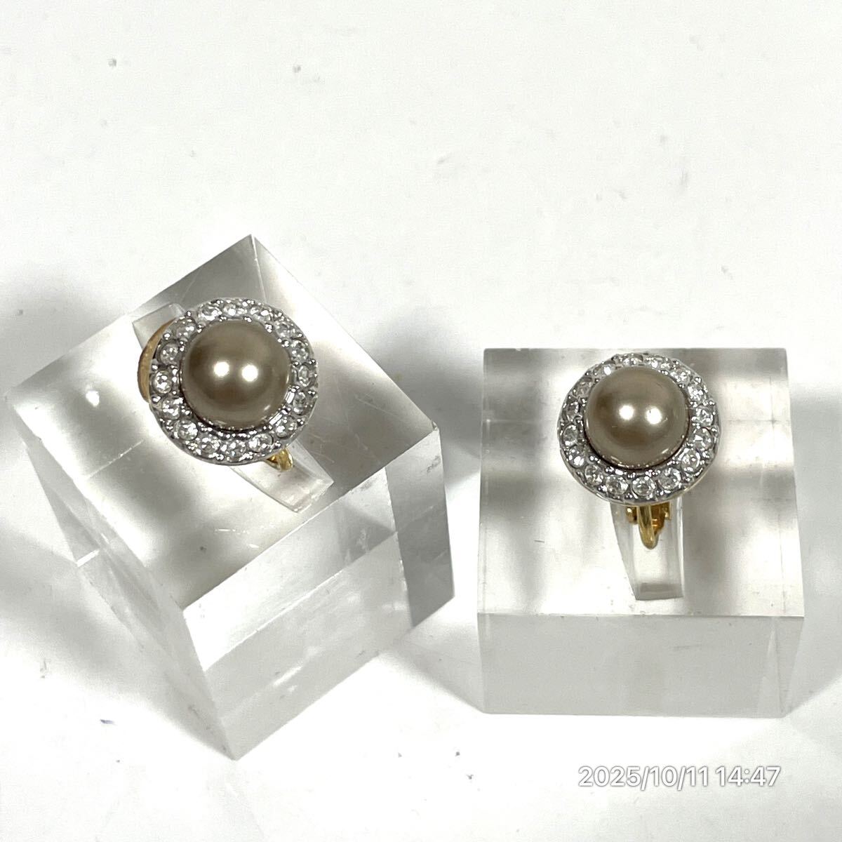 SWAROVSKI スワロフスキー パール風 サークル調 クリスタル ラインストーン ゴールドカラーボディ イヤリング ピアス アクセサリー 装飾品 拍卖