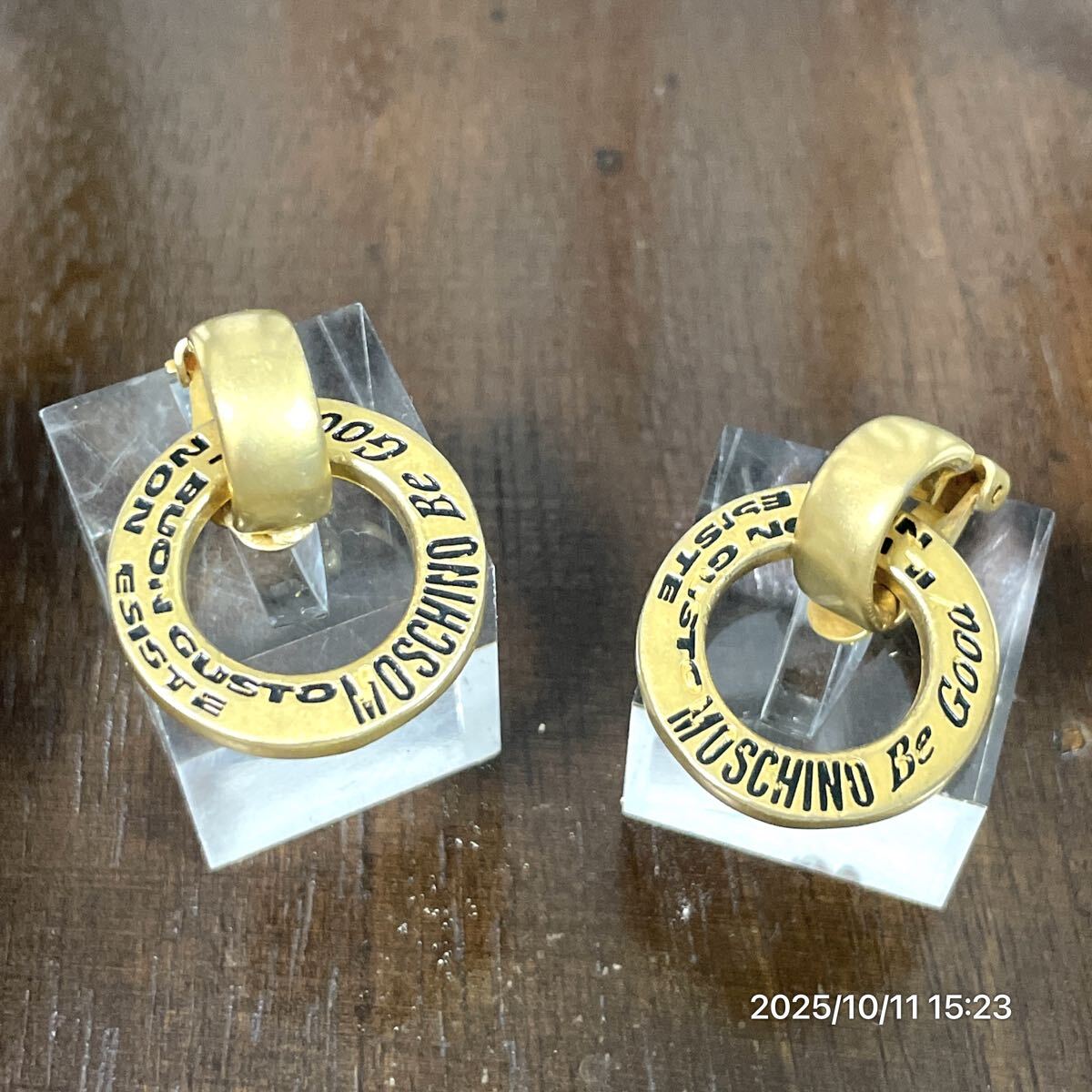 MOSCHINO モスキーノ サークル系 ブランドロゴマーク 無垢 ゴールドカラーボディ イヤリング ピアス アクセサリー 装飾品拍卖