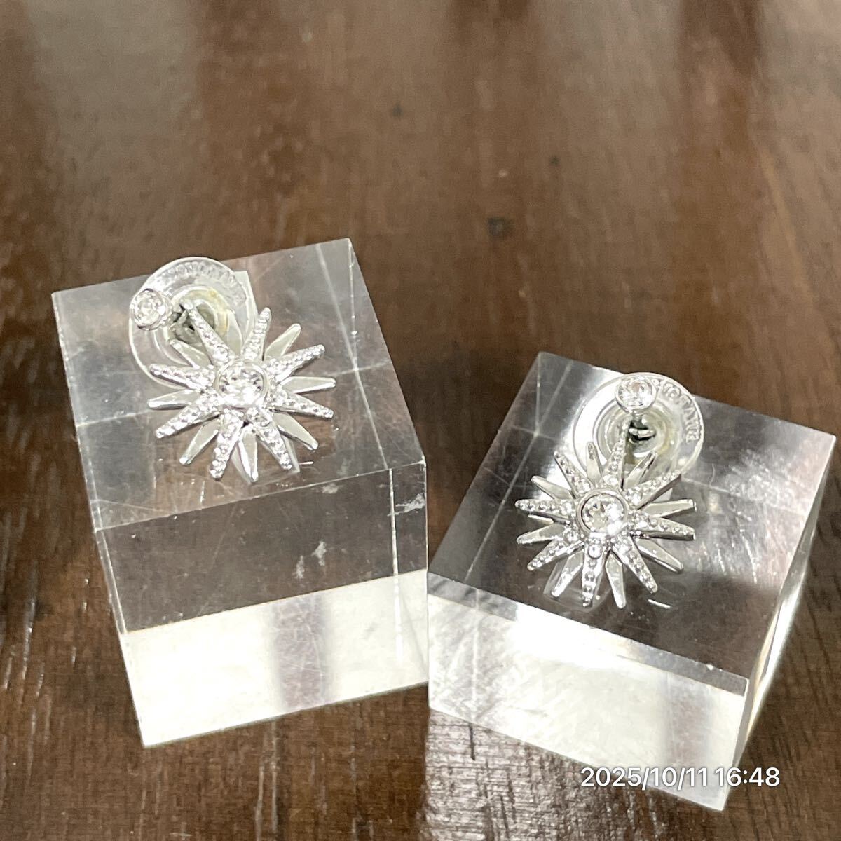 美品 SWAROVSKI スワロフスキー フワラーモチーフ クリスタル ラインストーン シルバーカラー 2way ピアス イヤリング アクセサリー 装飾品拍卖