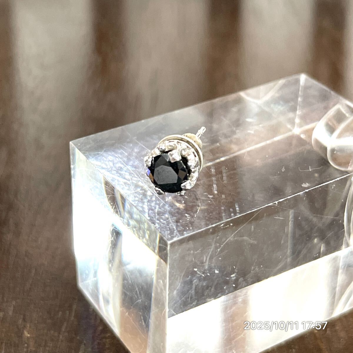 美品 SILVER925 ポスト部分K18WG 18金 JUSTIN DAVIS ジャスティンデイビス クラウン 王冠 色石 片耳 ピアス アクセサリー 装飾品拍卖