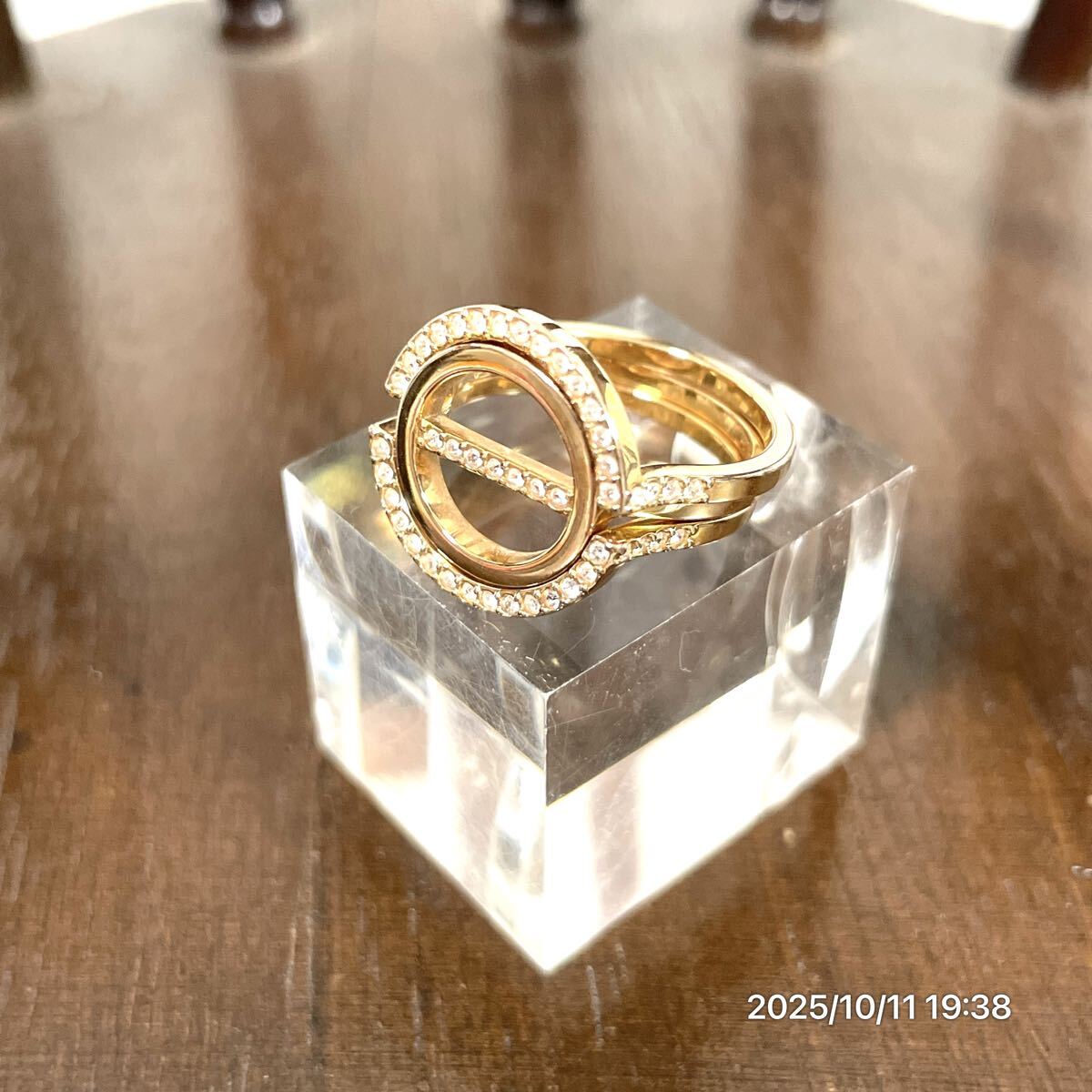 SWAROVSKI スワロフスキー サークル調 クリスタル ラインストーン ゴールドカラーボディ 3連 3way 指輪 リング アクセサリー 装飾品拍卖