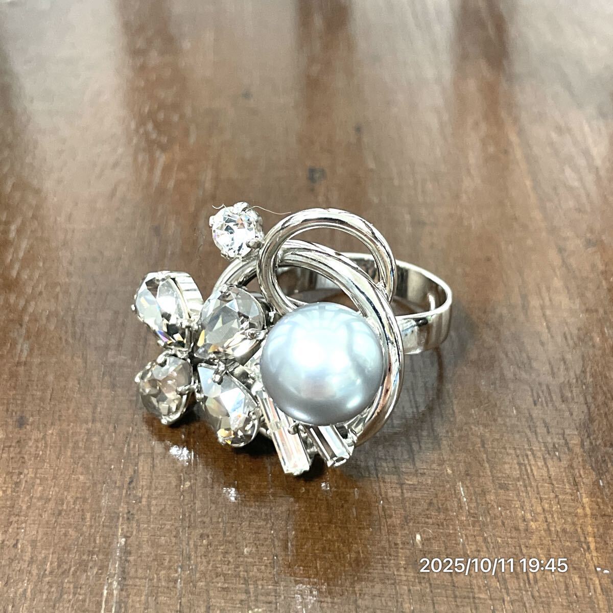 Philippe Ferrandis フィリップ・フェランディス 四葉 サークル パール風 スワロフスキー シルバーカラー 指輪 リング アクセサリー 装飾品拍卖