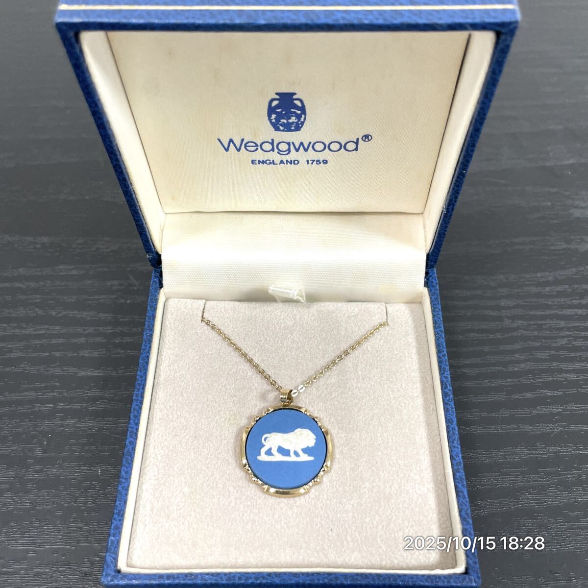 美品 WEDGWOOD ウェッジウッド ジャスパー 獅子モチーフ カメオ 陶磁器 ネックレス ペンダント アクセサリー 装飾品 ケース付き拍卖