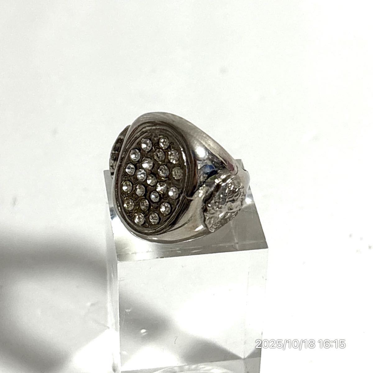 VERSACE ジャンニ ヴェルサーチ メデューサロゴ オーバル調 ラインストーン シルバーカラー リング 指輪 アクセサリー 装飾品拍卖