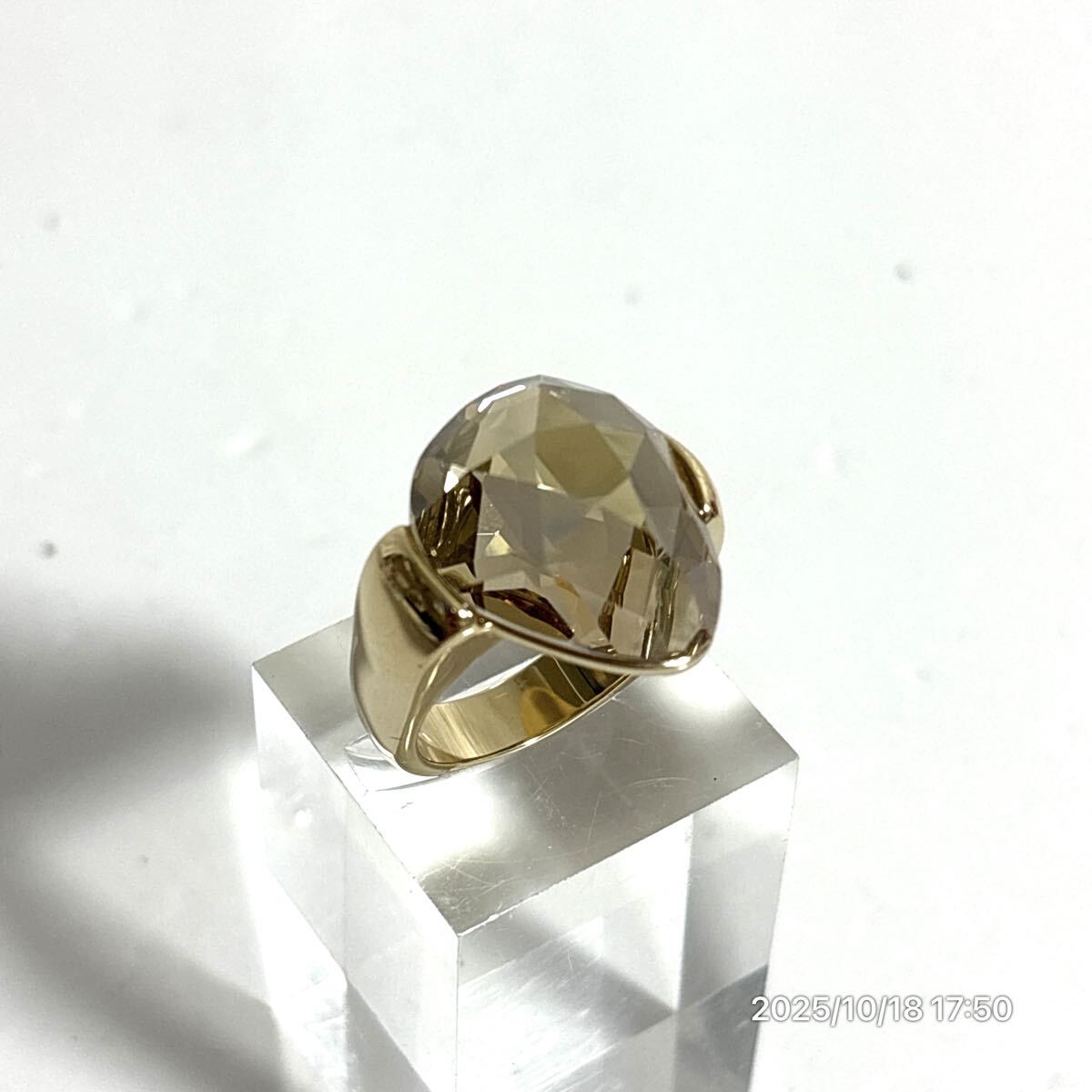 極美品 SWAROVSKI スワロフスキー クリスタル ラインストーン 大粒 ゴールドカラー リング 指輪 アクセサリー 装飾品拍卖