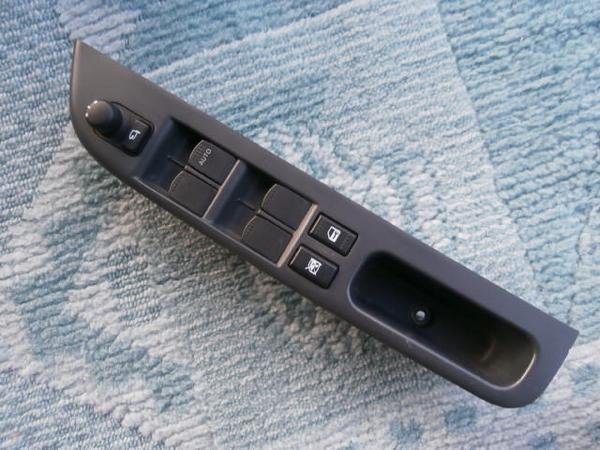 スズキ スイフト ZC11S 右Fパワーウインドースイッチ @0701拍卖
