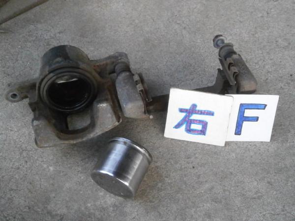 スズキ ワゴンR MH21S 右フロントブレーキキャリパー @2392拍卖