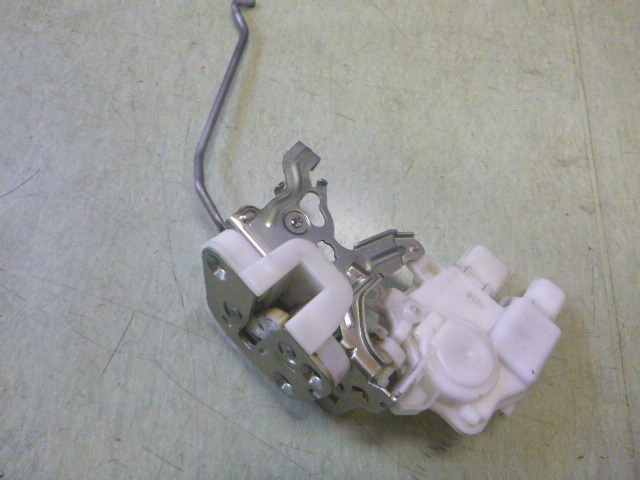 スバル ステラ RN2 左FドアロックASSY @12822拍卖