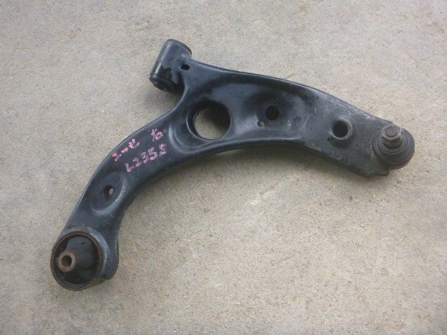 ダイハツ エッセ L235S 右Fロアーアーム @14072拍卖