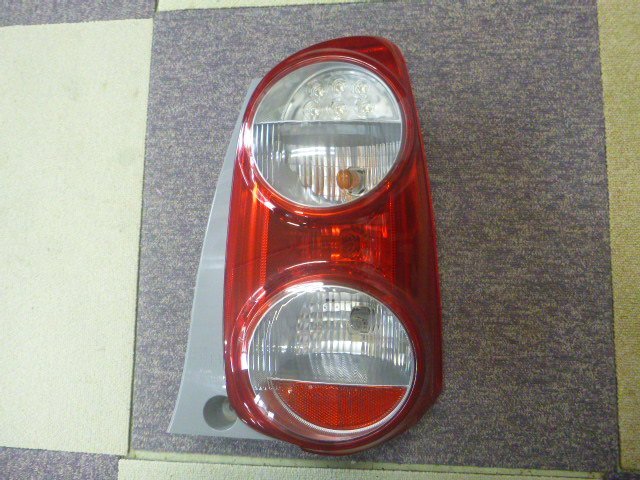 トヨタ パッソ KGC30 右テールランプ @14242拍卖