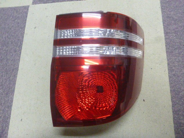 トヨタ アルファードV ANH10W 右テールランプ @15144拍卖