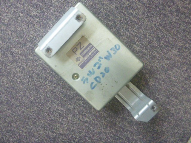 日産 ラルゴ VW30 エンジンコンピューター @14997拍卖