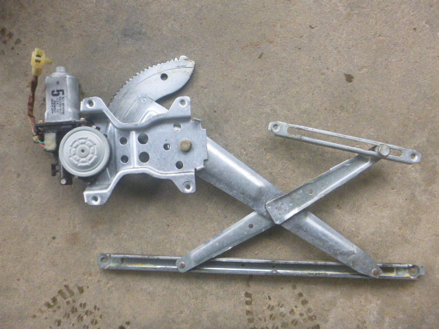 テリオスキッド J131G 右フロントパワーウインドーモーター @13547拍卖