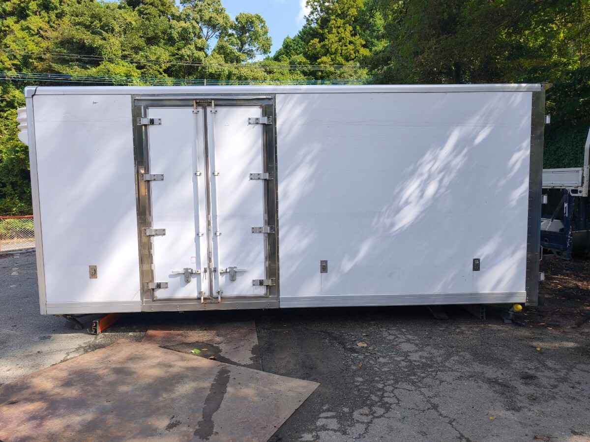 中型トラック用アルミ保冷コンテナ 内寸 532cm x 228cm x 216cm 外寸 563cm x 247cm x 260cm 鍵2本付き 物置・倉庫に 福岡県福津市拍卖