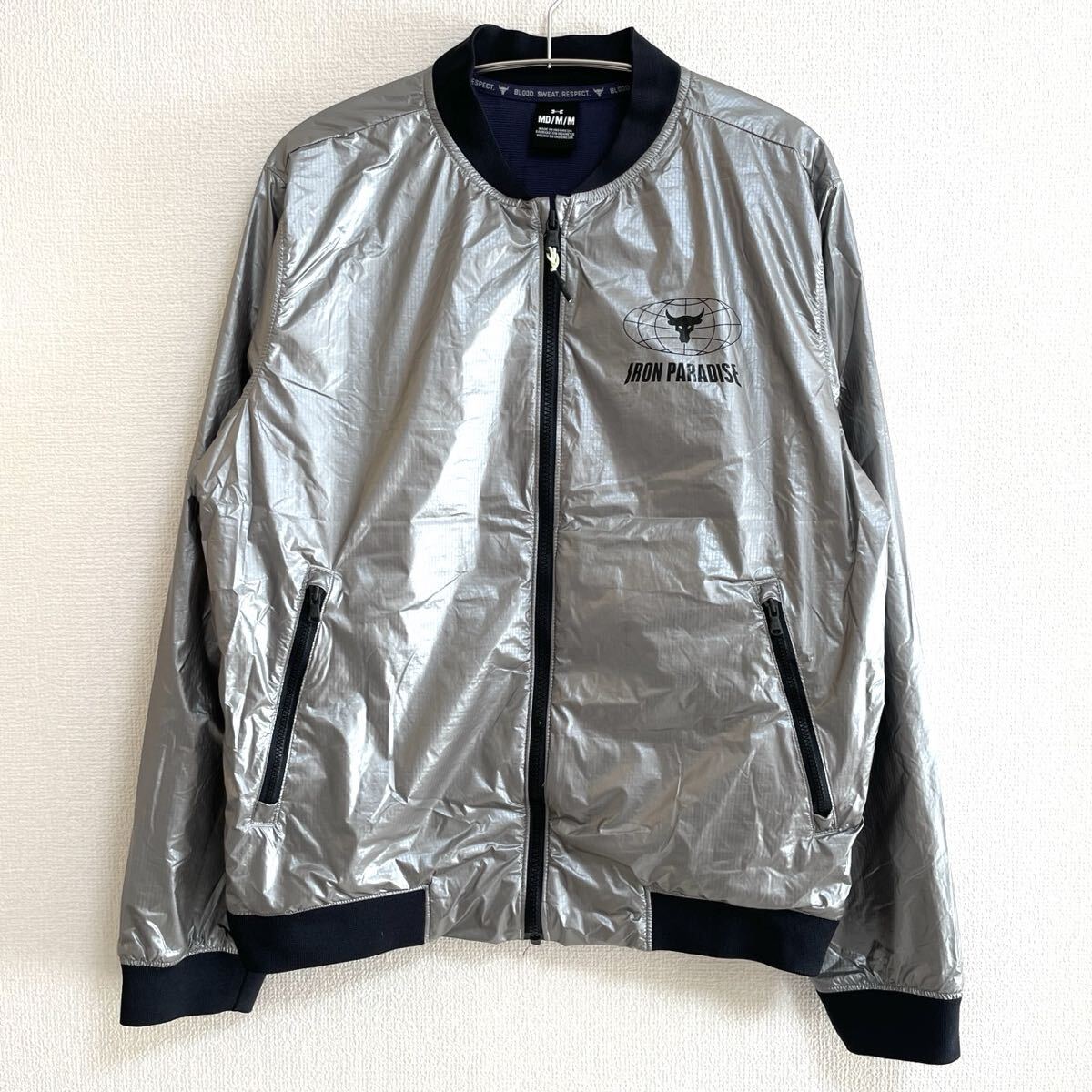 【レア】ロック愛用 UNDER ARMOUR PROJECT ROCK BLOOD SWEAT RESPECT ジャケット M グレー メンズ THE ROCK アンダーアーマー ジャンパー拍卖