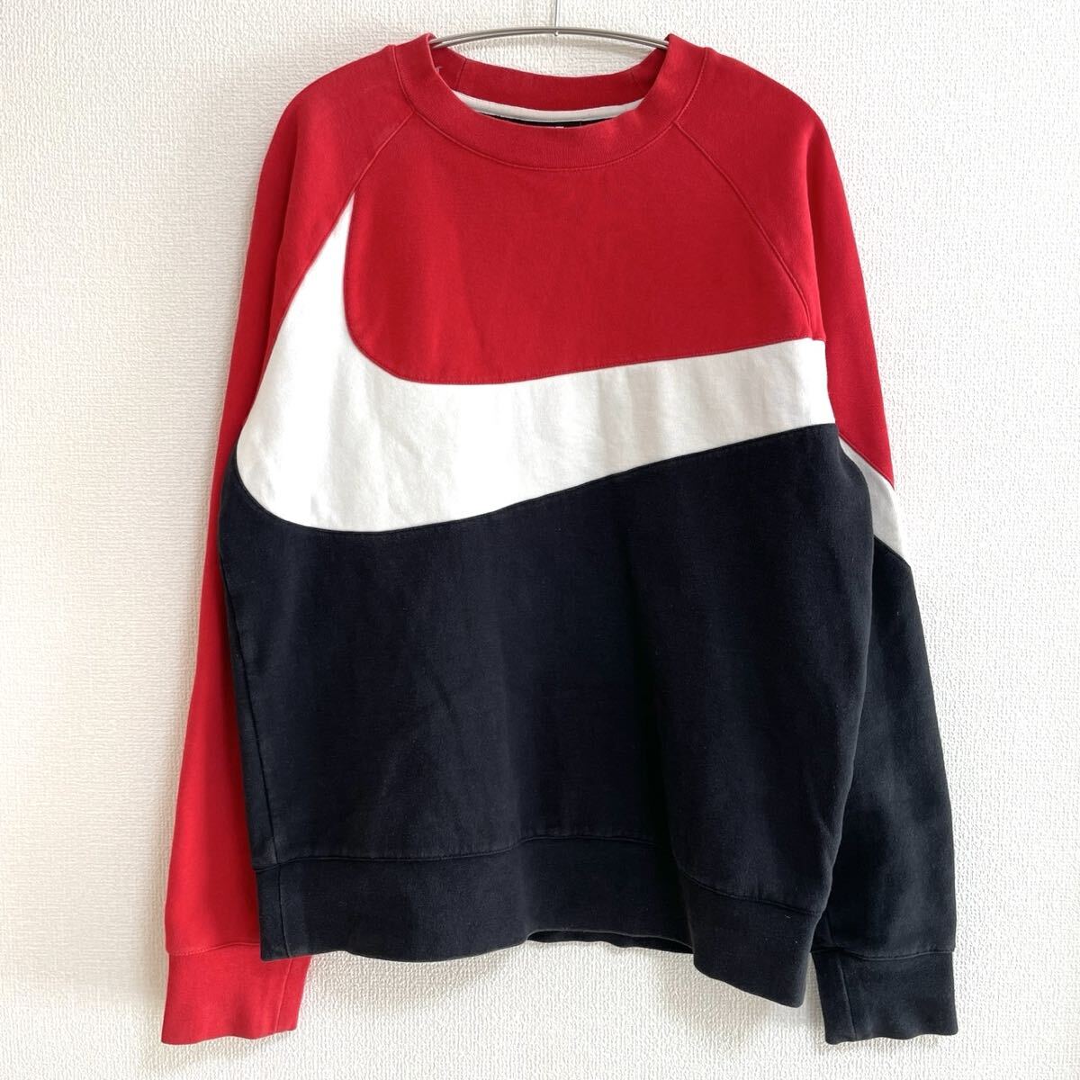 【レア】NIKE ナイキ スウェット トレーナー Sサイズ レッド ブラック ホワイト 切替 スウッシュロゴ 裏起毛 メンズ 長袖 秋冬 人気 希少拍卖