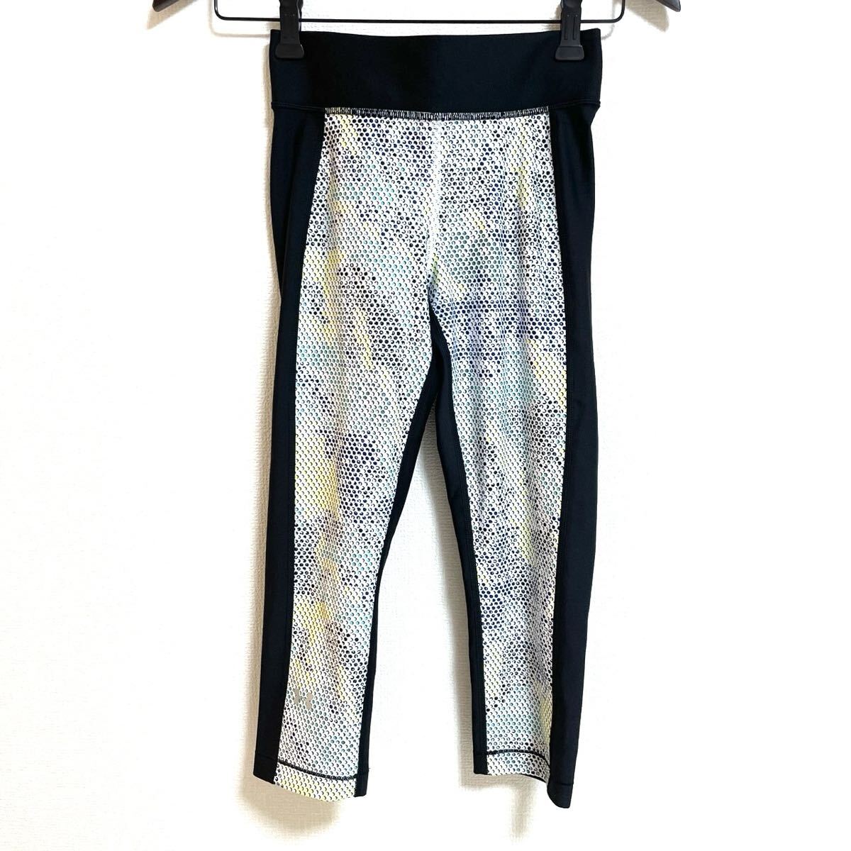 UNDER ARMOUR アンダーアーマー レギンス M ヒートギア 黒×ドット柄 コンプレッション 吸汗速乾 美脚 ストレッチ ブラック スパッツ 美品拍卖