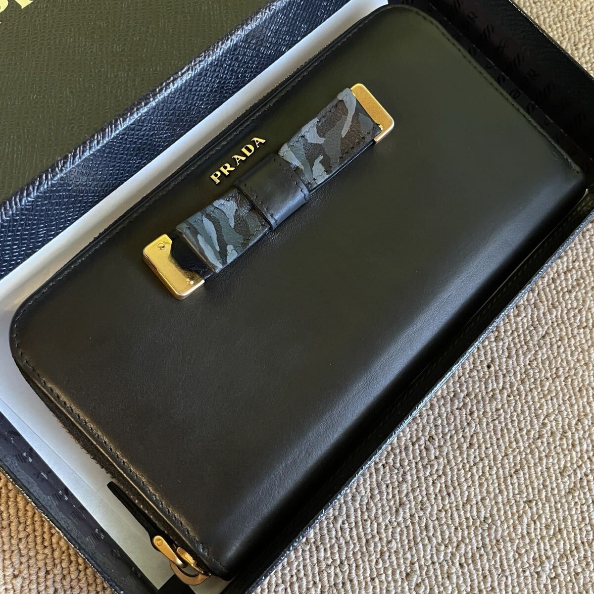 一円 美品 カモフラ柄 PRADA プラダ 長財布 サフィアーノレザー ラウンドファスナー ロングウォレット ブラック 拍卖