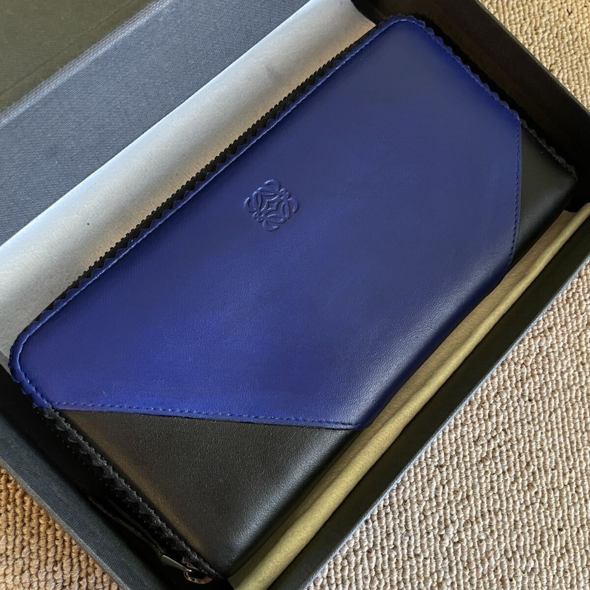 一円 美品 レアモデル LOEWE ロエベ ロングウォレット アマソナ レザー 長財布 ウォレット ブラック ブルー 財布拍卖