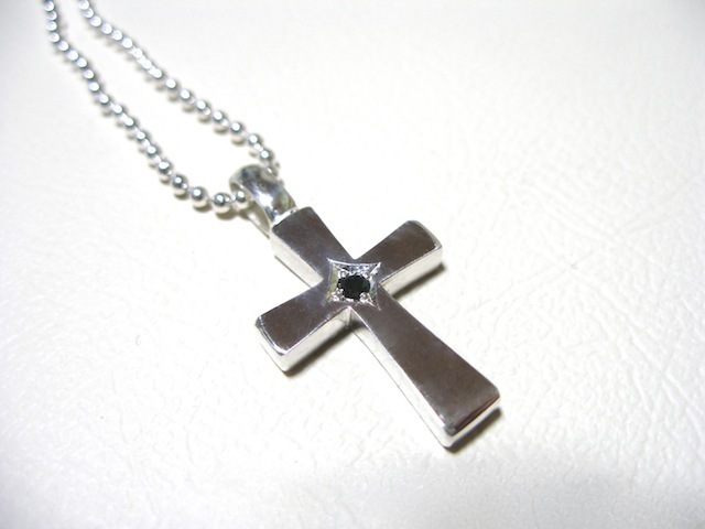 仁尾彫金『一つ星ブラックダイヤフラットシルバークロス』ハンドメイド426b拍卖