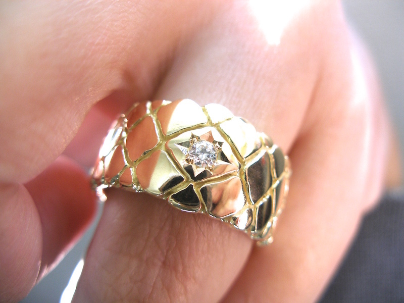 仁尾彫金『一つ星ダイヤ平打ゴールドパイソンリング』ハンドメイド445拍卖